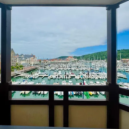 The Maritime Escape F3 Port & Historic Center Apartman *