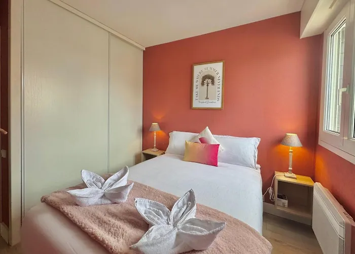 The Maritime Escape F3 Port & Historic Center *