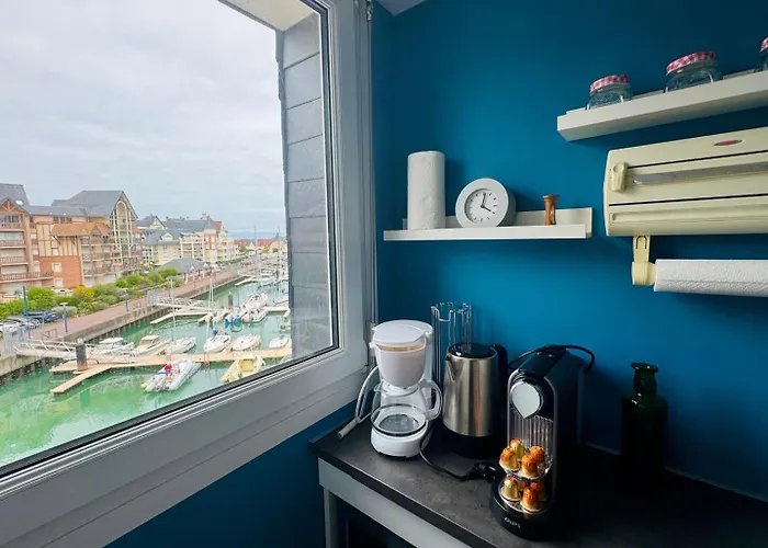 The Maritime Escape F3 Port & Historic Center Dives-sur-Mer