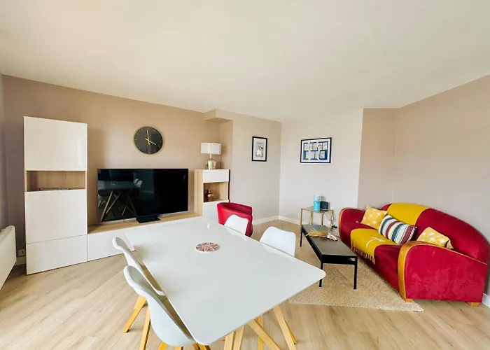 The Maritime Escape F3 Port & Historic Center Dives-sur-Mer