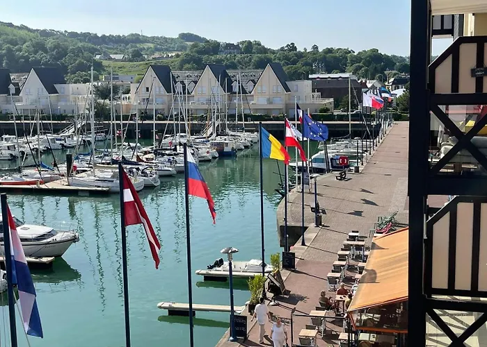 The Maritime Escape F3 Port & Historic Center Dives-sur-Mer